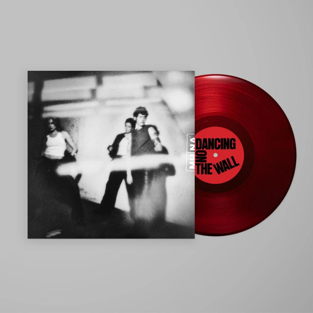 Muna – Dancing On The Wall